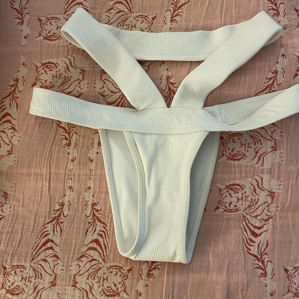 White Ribbed Minimale Animale Bottom - Picture 2 of 5